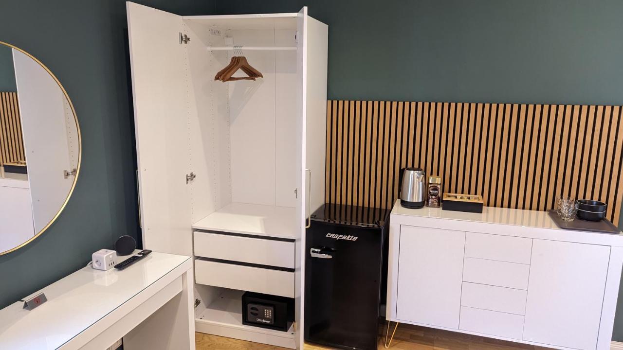 3 Rooms - Zimmervermietung Naehe Flughafen Ber - Gratis Wlan, Parken & Netflix Berlim Exterior foto