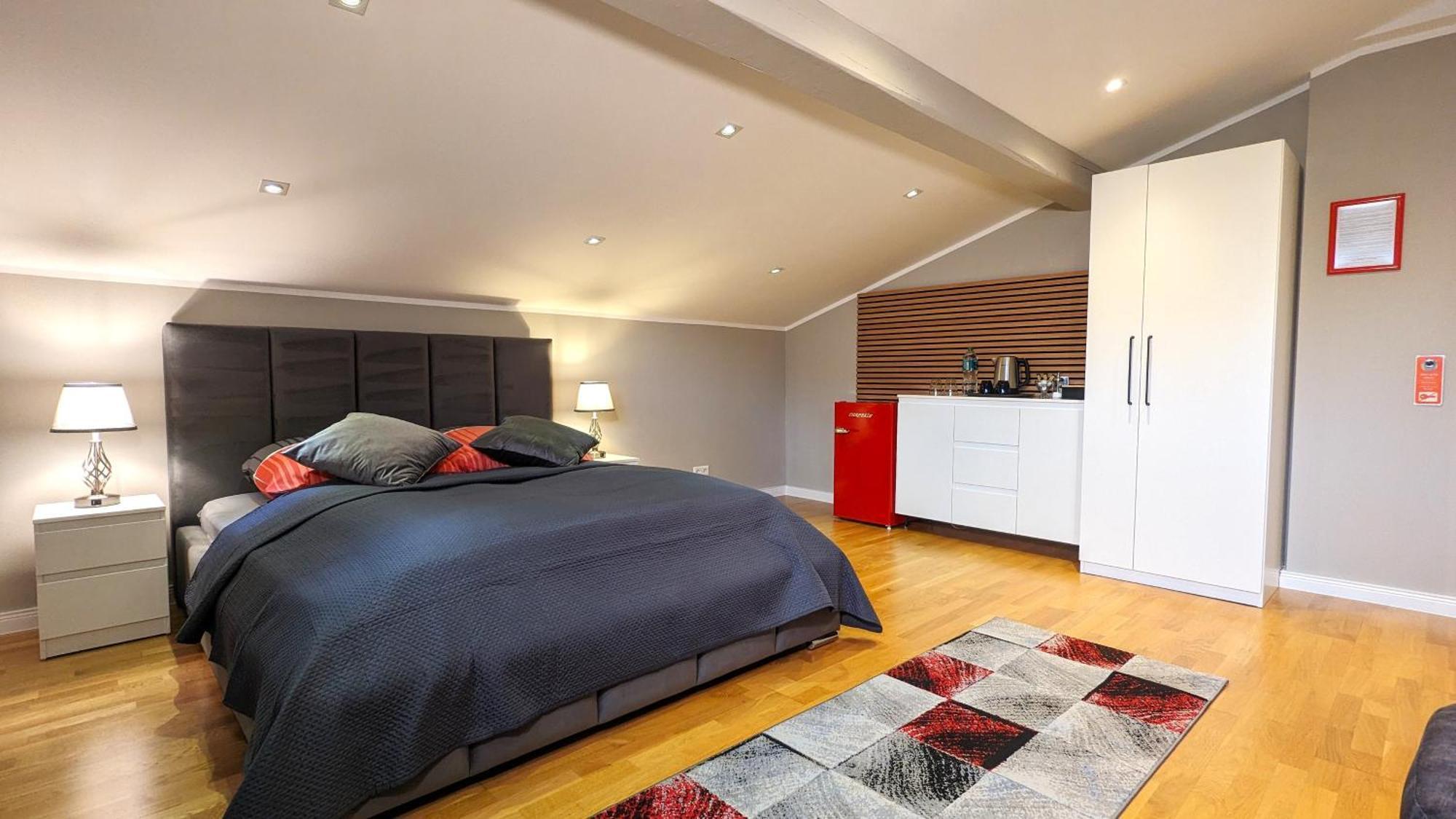 3 Rooms - Zimmervermietung Naehe Flughafen Ber - Gratis Wlan, Parken & Netflix Berlim Exterior foto
